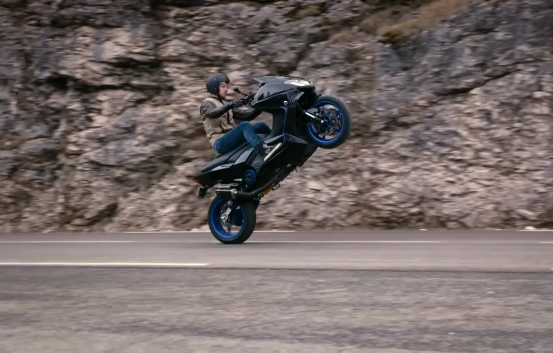 Wheeling Yamaha Tmax