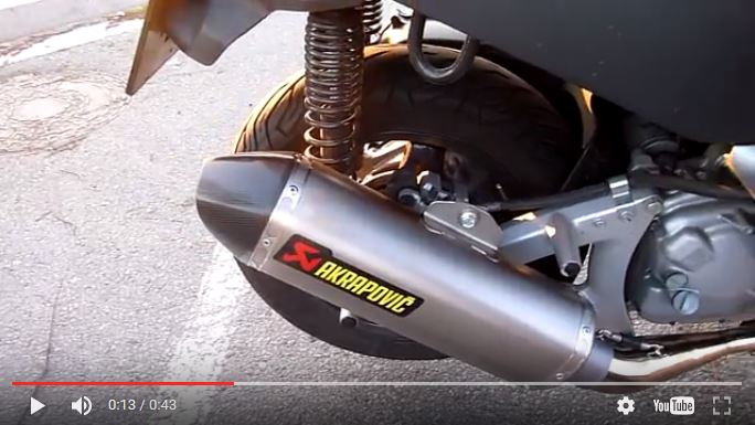 Akrapovic Slip-on sur Yamaha XMax