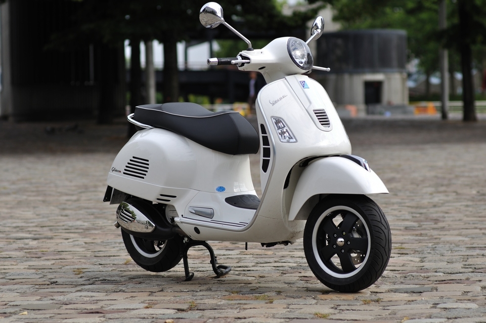 Goûtez à la Dolce Vita au guidon du Vespa GTS 125 cc