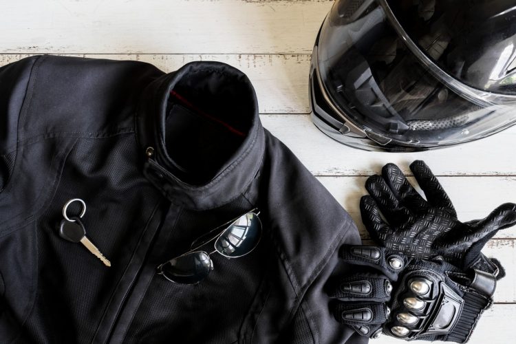 Gants moto homologués : un équipement obligatoire ! - Maxiscooter Mag